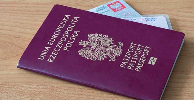 how pakistani students can apply for the citizenship of Poland 